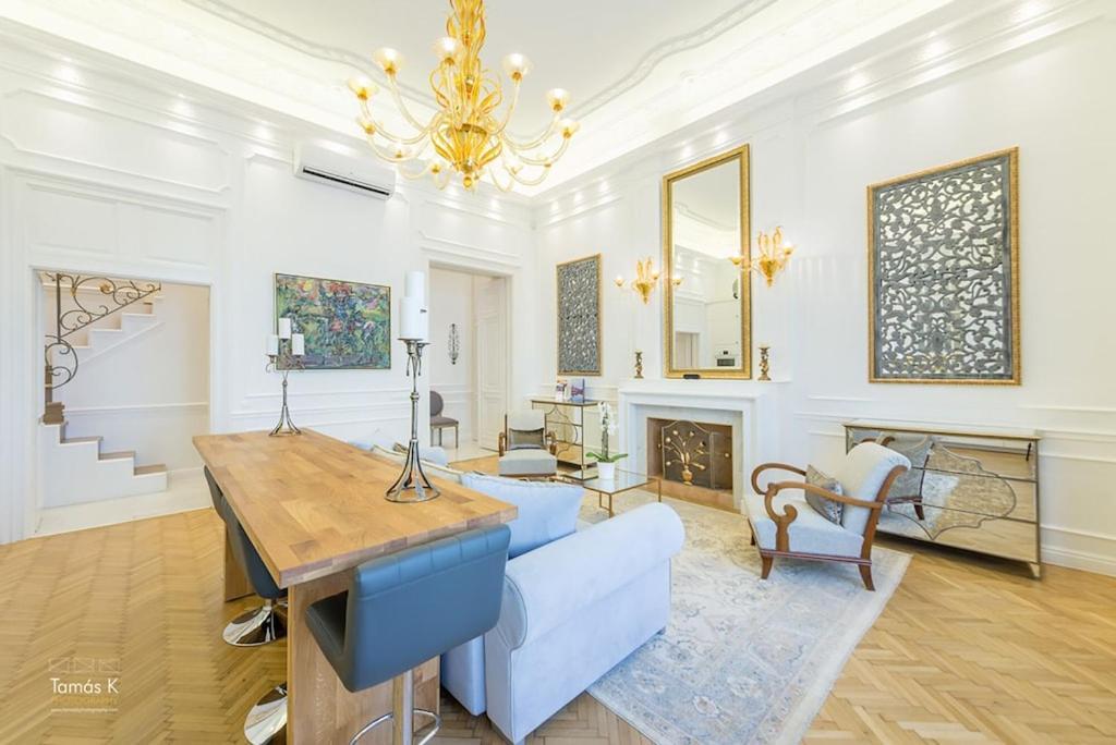 Bpr The Golden Astoria With Balcony And A/C Apartman Budapest Kültér fotó