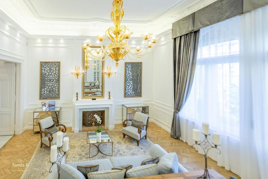Bpr The Golden Astoria With Balcony And A/C Apartman Budapest Kültér fotó