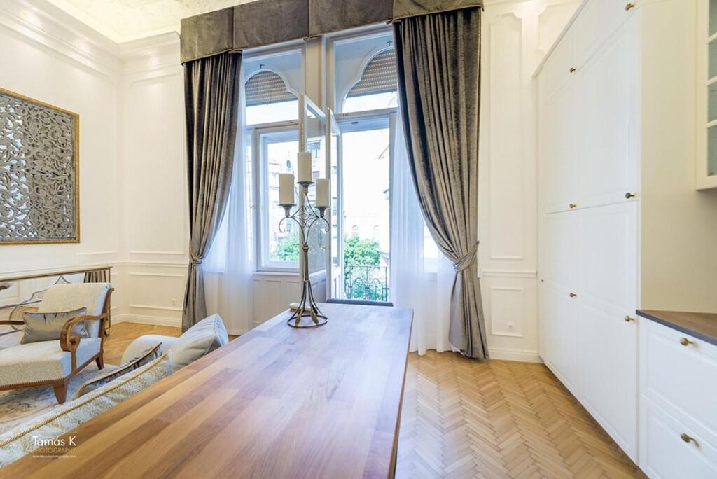 Bpr The Golden Astoria With Balcony And A/C Apartman Budapest Kültér fotó
